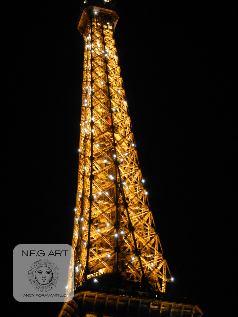 64. Eiffel Tower glitter FR