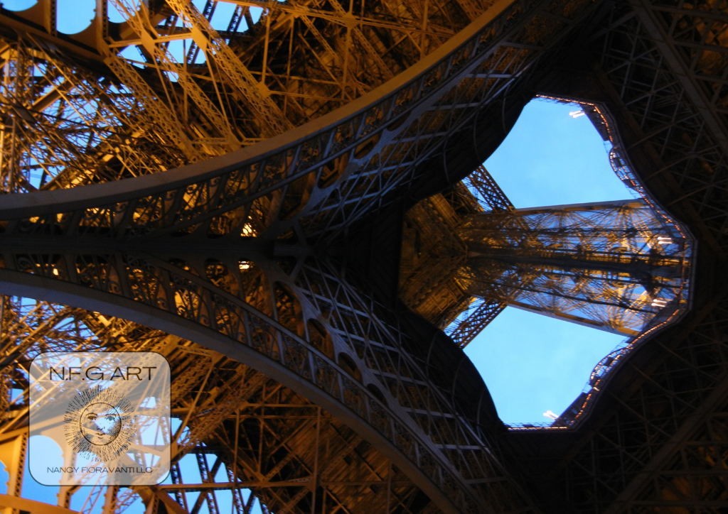 21. One Direction Eiffel FR